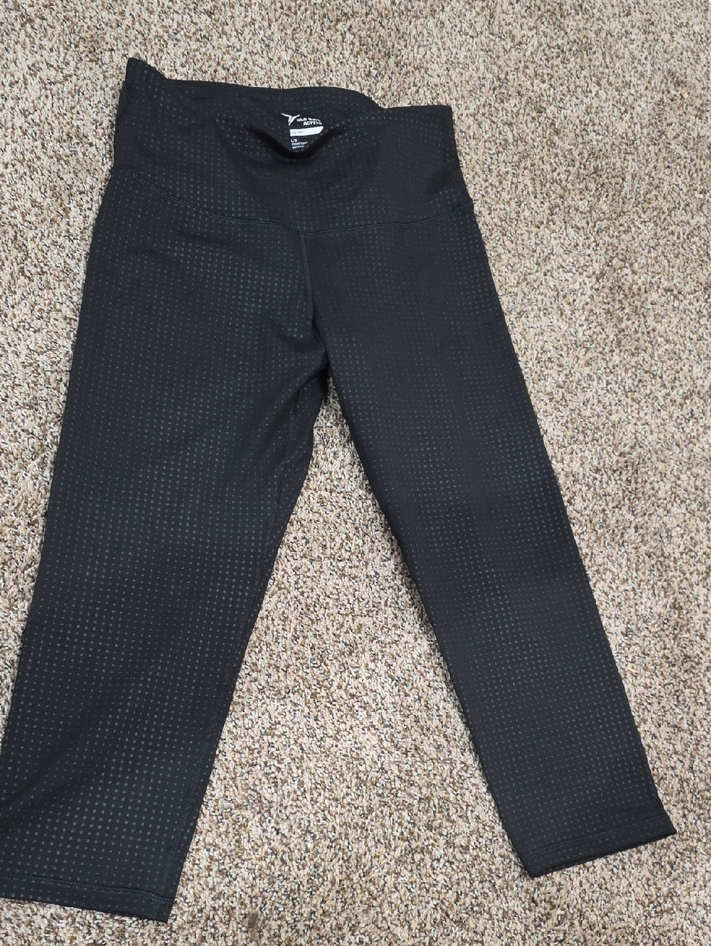 Old Navy Black Capri Leggings with Subtle Dot Texture